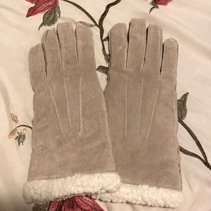Beige Suede gloves with white faux fur interior